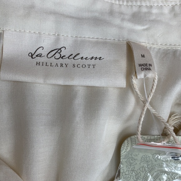 LABELLUM BY HILLARY SCOTT NWT Off White Peplum Short Sleeve Top Size Medium - Picture 4 of 6